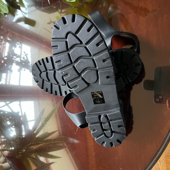 Soda Women’s Black sandals in Size 8 - Picture 3 of 5